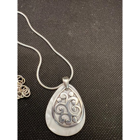 Brighton CONTEMPO SHELL Silver Retired Pendant Necklace - Picture 4 of 4